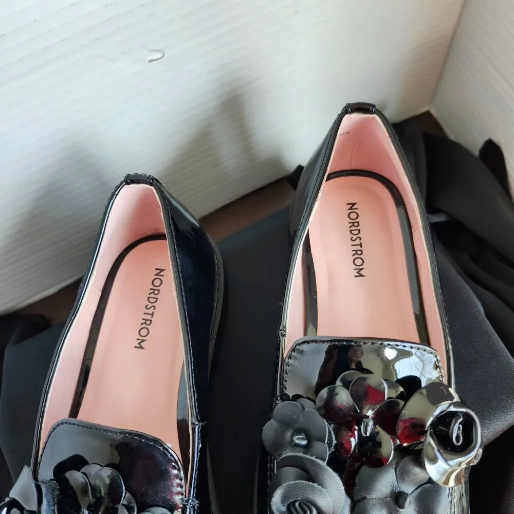 NORDSTROM Kids Katie Black Patent Leather Loafers, Size One Medium.